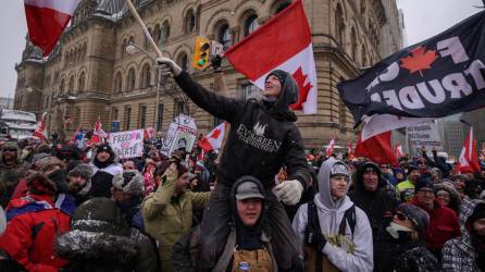 Los canadienses llevan más de 10 días de protestas exigiendo el levantamiento de las restricciones anticovid.