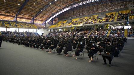 Las últimas ceremonias en la UNAH se desarrollaron el 23 y 25 de marzo, graduando un total de 2,595 estudiantes.