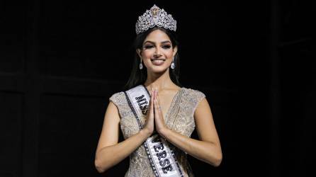 La india Harnaaz Sandhu, coronada anoche como la nueva Miss Universo, expresó hoy su deseo de ser una fuente de inspiración para “mujeres y hombres por igual” y defendió los certámenes de belleza como una fuente de “empoderamiento”.