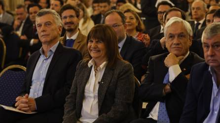 El expresidente argentino Mauricio Macri, la candidata presidencial argentina Patricia Bullrich, y el exmandatario chileno Sebastián Piñera, participan en la Cumbre de Expresidentes de Iberoamérica.