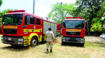 <b>Los bomberos dicen que tienen las unidades contra incendios en mal estado y no pueden contratar personal por falta de fondos, pero no los recibieron.</b>