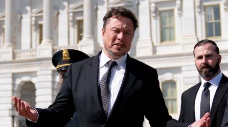 <b>Musk</b> perdió más de 30,000 millones de dólares tras la caída de las acciones de Tesla.