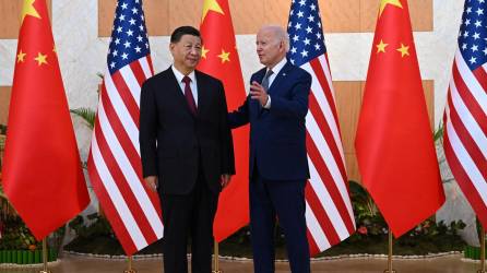 Joe Biden y el presidente Xi Jinping se reunieron personalmente por primera vez desde que el mandatario estadounidense asumiera el poder.