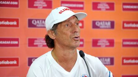 Pedro Troglio, entrenador de Olimpia, en conferencia de prensa.