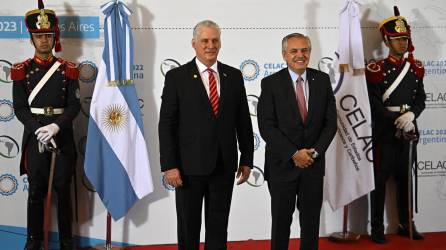 Fernández junto al presidente de Cuba, Miguel Díaz-Canel, durante la inauguración de la Cumbre de la Celac en Buenos Aires.