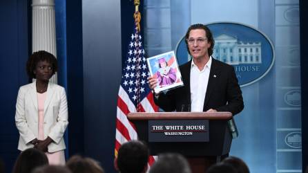 Matthew McConaughey mostró la foto de Alithia Ramirez, una de los 19 niños que fueron asesinados en la masacre escolar en Texas.