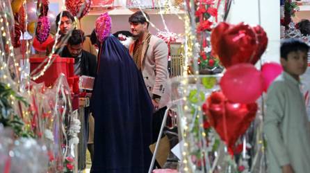 Los talibanes prohibieron a los afganos celebrar el Día de San Valentín afirmando que no forma parte de su cultura.