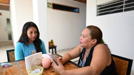 A Lilian la detuvieron en el hospital donde acababa de parir y a Alba en el funeral de su bebé. Acusadas de matarlos, fueron condenadas a 30 años de cárcel en El Salvador, donde abortos y urgencias obstétricas se castigan como un crimen.