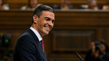 El jefe de gobierno español, Pedro Sánchez, fue reelegido para un tercer mandato.