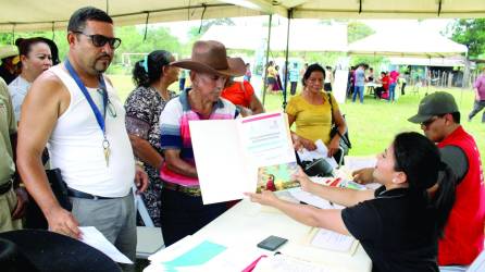 <b>En un acto especial en la aldea de Tepusteca entregaron los títulos de propiedad.</b>