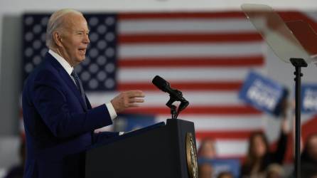 Biden viajó a Florida, uno de los estados bisagra, para hacer campaña.