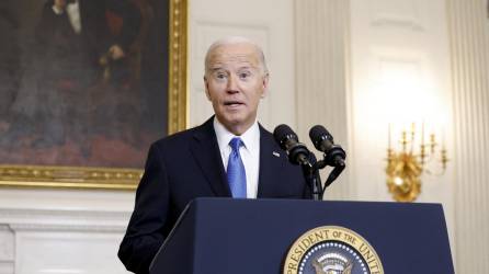 Congresistas piden a Biden desclasificar información sobre un supuesto plan ruso para llevar un arma nuclear al espacio.
