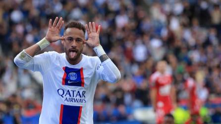 Neymar celebrando su gol que le dio la victoria al PSG.