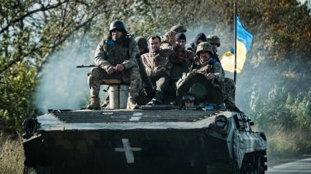 Los militares ucranianos avanzan en la contraofensiva en el sur del país liberando varias ciudades bajo control ruso.