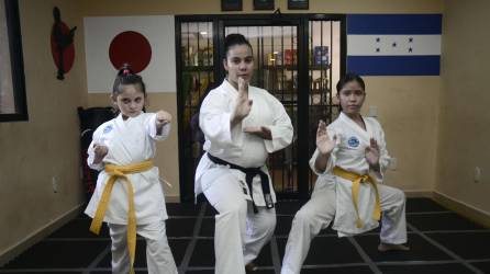 En febrero, Carla Armijo y sus alumnos participaron en el evento Open El Salvador, en donde obtuvieron el segundo lugar en karate.