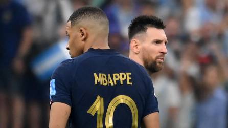 Messi y Mbappé durante la final del Mundial de Qatar 2022 entre Argentina y Francia.