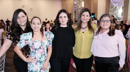 Ingrid Deras, Fabiola Fúnez, María José Fernández, Lesly Leal y Linda Figueroa