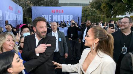 Ben Affleck y Jennifer López en la premier de “The Mother”.