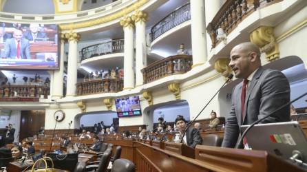 El Congreso de Perú agudiza la crisis política al dilatar la aprobación del adelanto de elecciones.