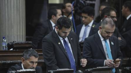 El exalcalde de Ipala, Esduin Javier Javier, asume hoy en su primera jornada como diputado, en el hemiciclo del Congreso en Ciudad de Guatemala.