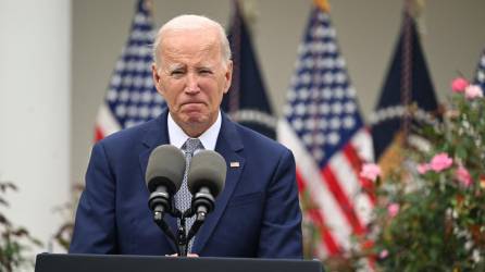 El presidente Joe Biden animó a los estadounidenses a seguir su ejemplo y vacunarse contra la covid y la gripe.