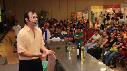 Como cada año desde 2010, Expocentro será sede de la expo más famosa y reconocida de Honduras. En la imagen, Gastone Zampieri, experto en vinos, durante su exposición.