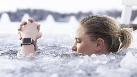 Si bien la inmersión en agua fría no es obligatoria, muchos lugares de sauna recomiendan vaciarse encima agua fría.