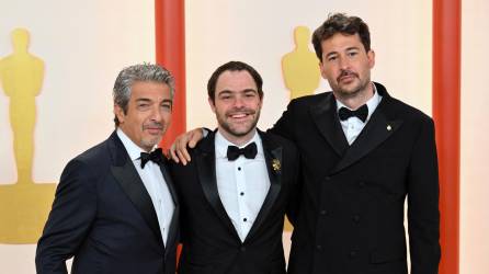 El director Santiago Mitre y los actores Ricardo Darin y Juan Pedro Lanzani de “Argentina, 1985”.