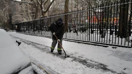 Nueva York recibió el martes su primera gran nevada en dos años.