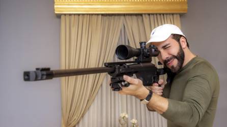 Bukele exhibió en redes sociales la llegada de nuevas y sofisticadas armas para las fuerzas de seguridad de El Salvador.