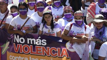 Mujeres participan en una manifestación para exigir justicia para las víctimas de feminicidio