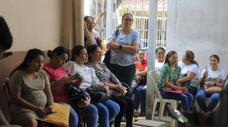 Audiencia pública realizada ayer en la Departamental de Cortés para la asignación de plazas vacantes. Fotos: Melvin Cubas.