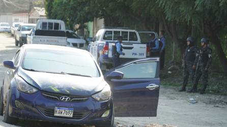 Automóvil en el cual viajaba el taxista quedó en la colonia Villeda Morales.
