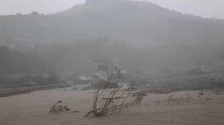 Video: Huracán Otis toca tierra como categoría cinco en México