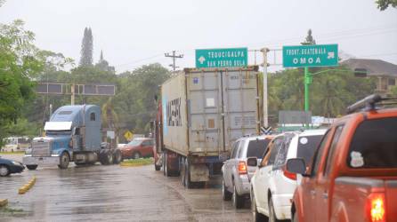 Debido a que el transporte de carga incumple con el peso y las medidas para circular, la infraestructura vial del país presenta severos daños.