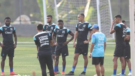 Jugadores hondureños durante el inicio del microciclo de la Bicolor.