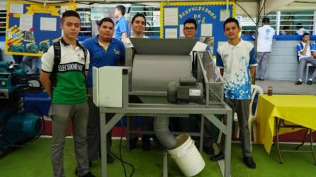 En diferentes áreas, los alumnos mostraron su ingenio y talento con la creación de trabajos.