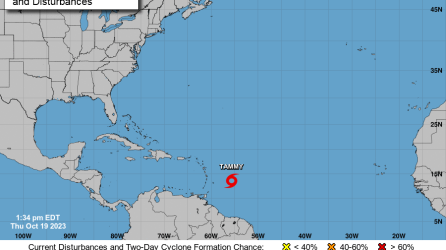 Localización de la tormenta tropical Tammy que amenaza con convertirse en huracán en el mar Caribe.