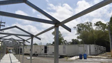 En dos semanas estará listo el transfer que se construye en los hospitales modulares. Esta estructura protegerá de la lluvia y el sol a los pacientes que se trasladen en camillas.