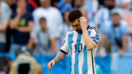 Lionel Messi y sus compañeros de Argentina están obligados a ganarle a México.