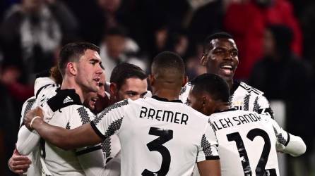 Jugadores de la Juventus festejando el enorme triunfo conseguido ante el Torino.