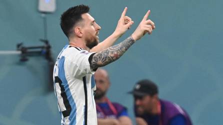 Lionel Messi celebrando su golazo marcado en los octavos de final.