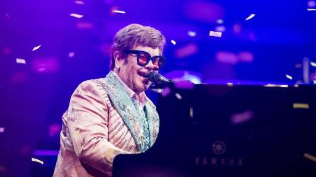 En videoconferencia desde Mónaco, Elton John confirmó ante el juez que Spacey asistió a su baile anual en Windsor, al oeste de Londres, a principios de los años 2000.