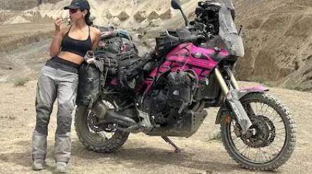 Una influencer española de origen brasileño identificada como Fernanda, fue atacada y violada en grupo cuando se encontraba de vacaciones en un tour en motocicleta en el norte de la India, junto a su esposo, Vicente.