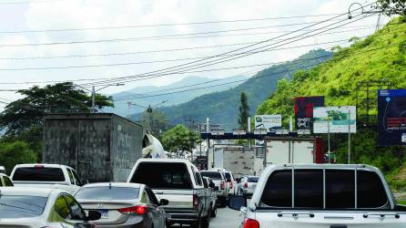 Son más de medio millón de vehículos que circulan en SPS a diario. Foto: Melvin Cubas.