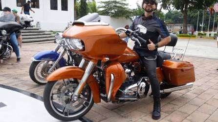 <b><span class=mln_uppercase_mln>Ramón Orellana es de los motociclistas más veteranos del grupo denominado “Aleros harleros”.</span></b> Fotos: Franklyn Muñoz