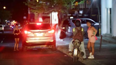 En las calles de San Pedro Sula son menos los lugares en lo que hay prostitución callejera.