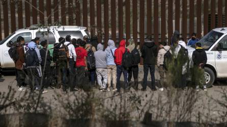 Los migrantes solicitaron asilo a las autoridades estadounidenses tras el fallo de un juez que suspende el Título 42.