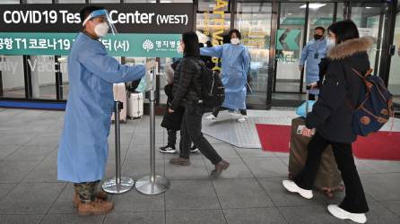 Varios países reimpusieron la obligatoriedad de los test anticovid tras ola de contagios en China.