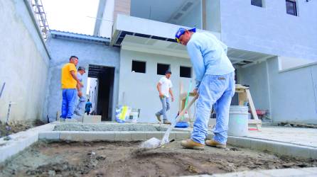 La vivienda media requiere más mano de obra por sus diseños, acabados y demás detalles. Foto: Melvin Cubas.